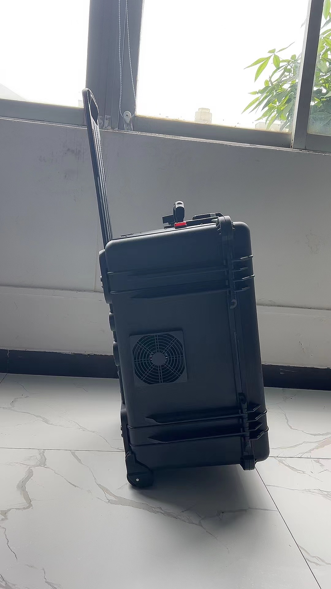 玛沁手拉箱型移动通信干扰器